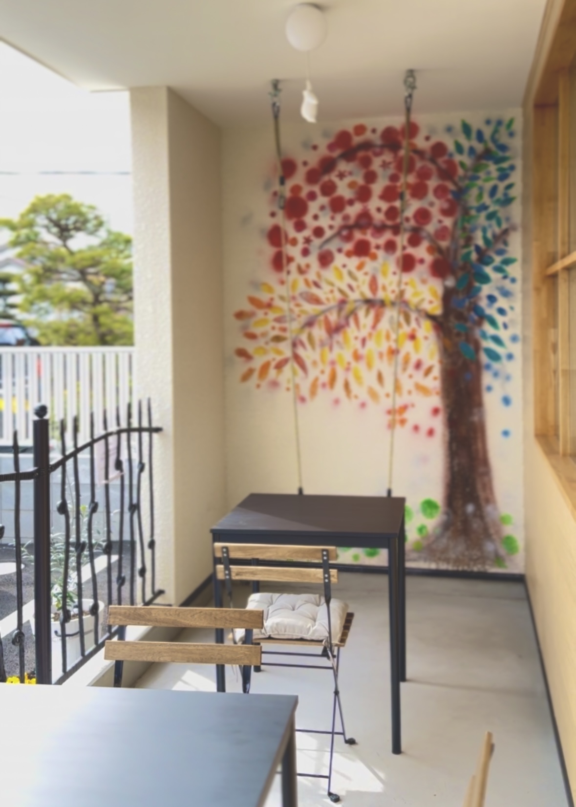 おしゃれなテラス席の写真